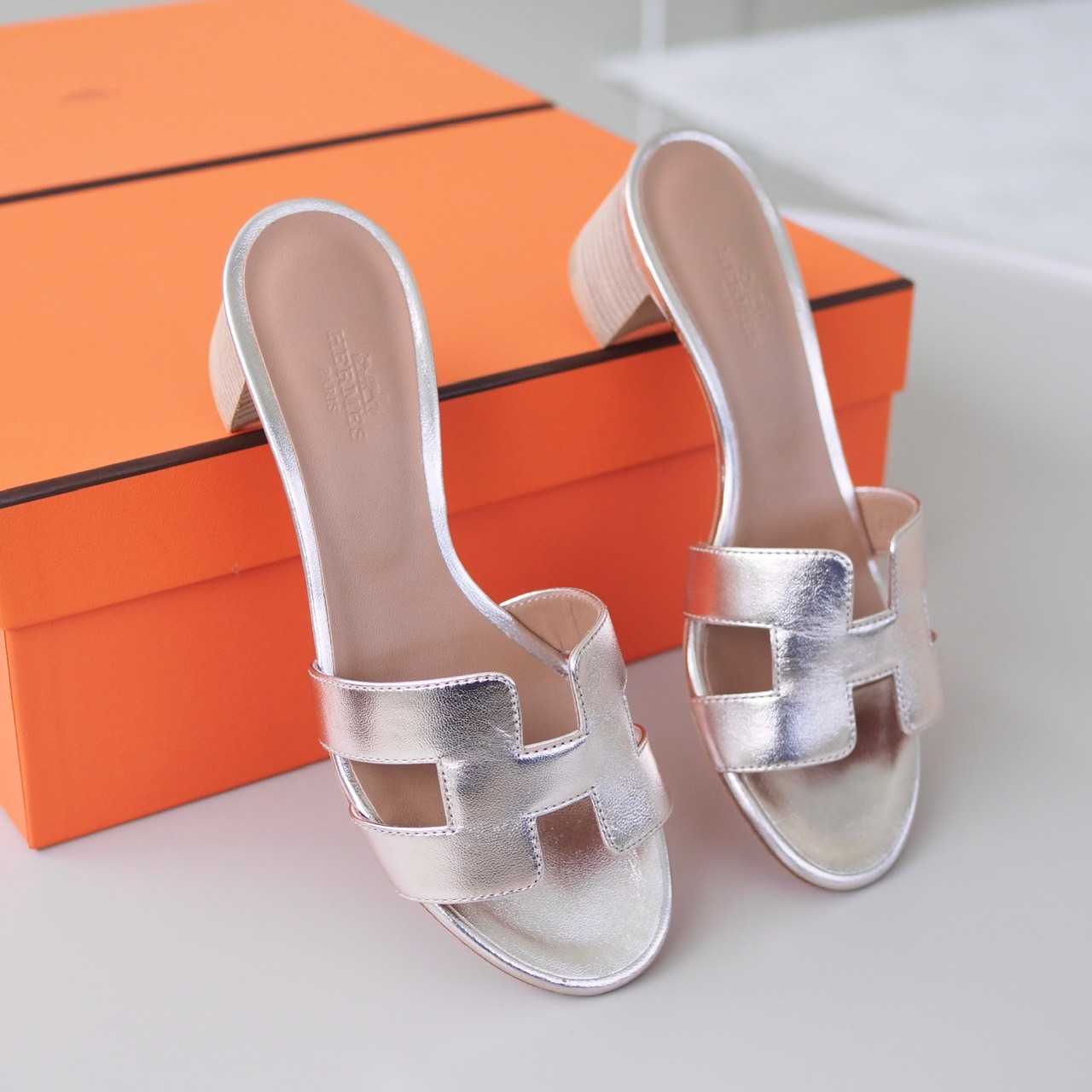 Oasis rose discount gold sandals