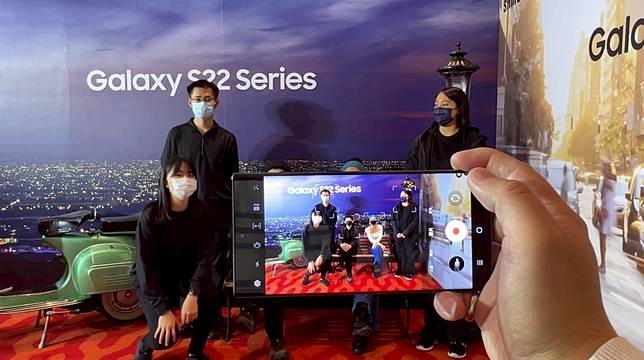 三星Galaxy S22、S22+售價799美元起！全色系動手玩 - Yahoo奇摩汽車機車