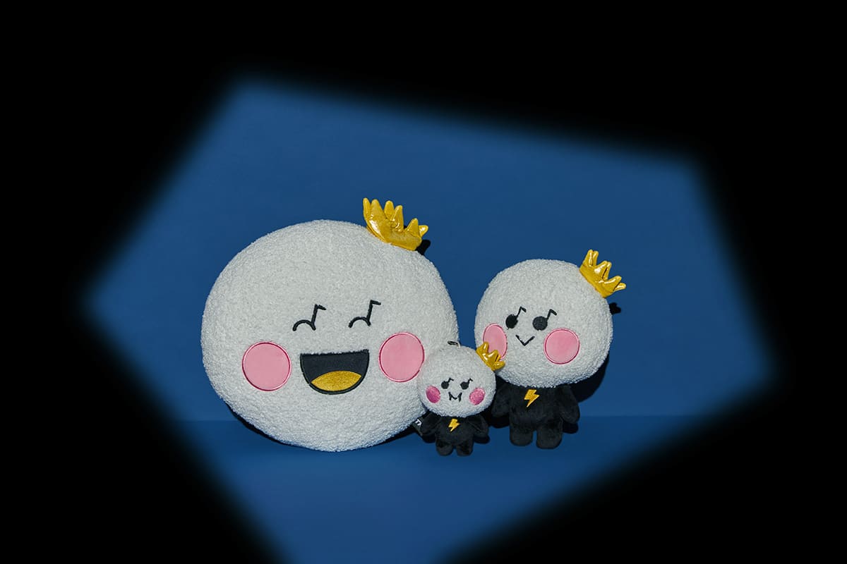 お歳暮・冬ギフト特集 2024 人気ランキング TRUZ YOCHI SQUARE FRIENDS LINE – CUSHION FACE アイドル