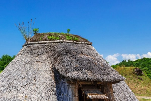 始まりは竪穴式住居から！ 紀元前から奈良時代まで、聖俗織りなす日本の建築史（Pen Online）