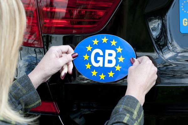 車のステッカー貼り方 貼る場所 剥がし方 裏技まとめ Moby モビー