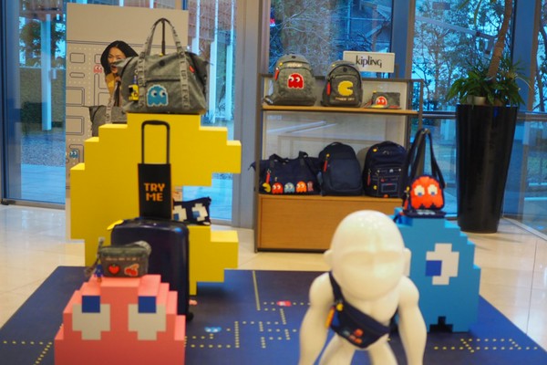 送料無料 Kipling(キプリング)×バンダイナムコ パックマン バッグ レア