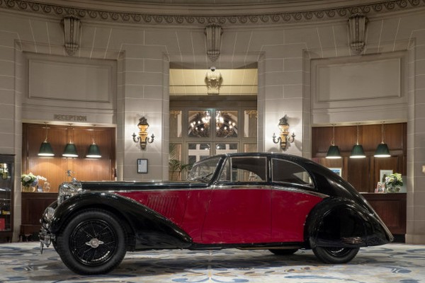 創業100年を迎えたアルヴィス ロイヤル・オートモビル・クラブで展示（オクタン ジェーピー）