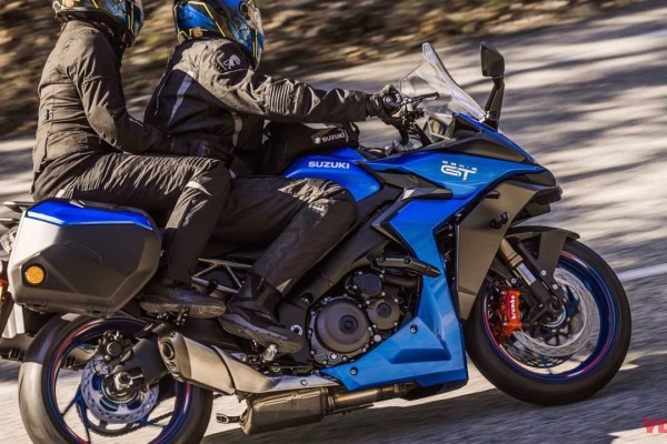 新型SUZUKI GSX-S1000GT黒 リアフェンダー