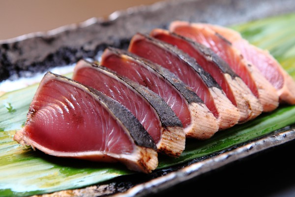かつおの旬は年に二回？これからが美味しい『戻り鰹』の特徴とは？（オリーブオイルをひとまわしニュース）