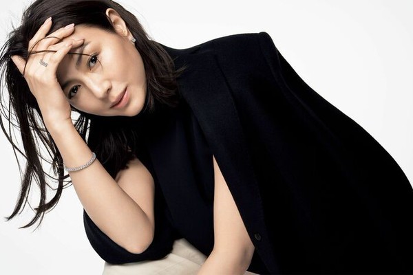 井川遥さんプロデュースloin ゴールドbaton & croixピアス villededakar.sn