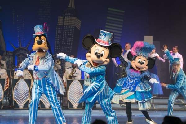 海外ディズニー これは完全に ビッグバンドビート クリスマス スペシャル ディズニーランド パリのクリスマス 限定ショーに日本ファン垂涎 ウレぴあ総研