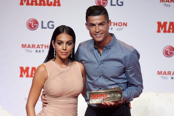 クリスティアーノ ロナウドがついに結婚 サッカー界屈指のモテ男を射止めた婚約者 ジョルジーナの魅力を語る Spur News