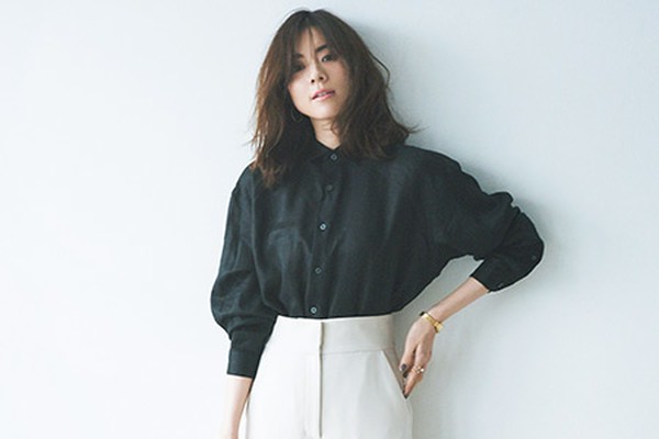 黒シャツコーデ11選 レディース ダサい印象にならないおすすめの黒シャツコーデ Oggi