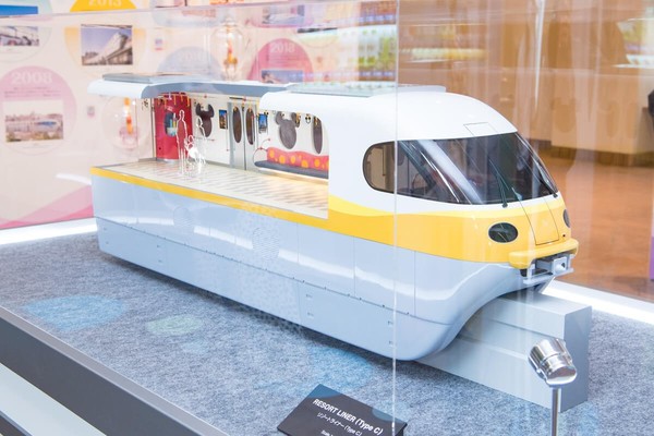 ミッキーの車内アナウンスや特別な展示も ディズニーリゾートライン 開業周年イベントまとめ Dtimes