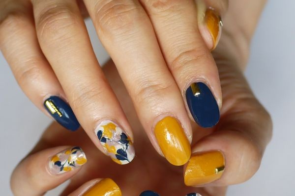 簡単 時短で セルフでできる渋みカラーのピーコックネイル ギ のセルフネイル手本帖 Maquiaメイク