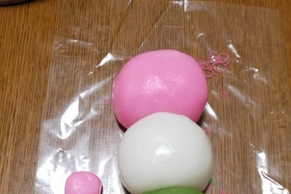 デカすぎて花見どころじゃない 想像を遥かに超えるサイズの 花見だんご が存在していた Jタウンネット