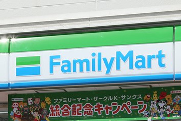 思わず5度見した 国旗がめちゃくちゃファミマだと話題の国がこちら バズフィード