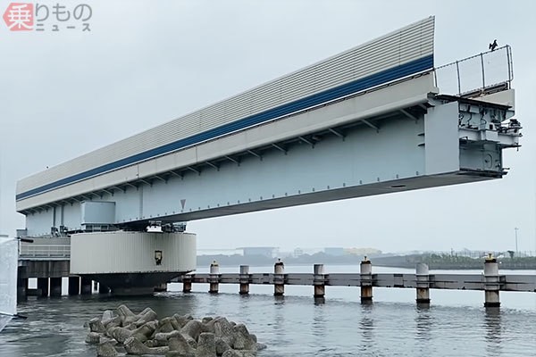 ぶつ切り橋は動くのか 首都高 羽田可動橋 なぜ珍構造 空港近くならではの光景 乗りものニュース
