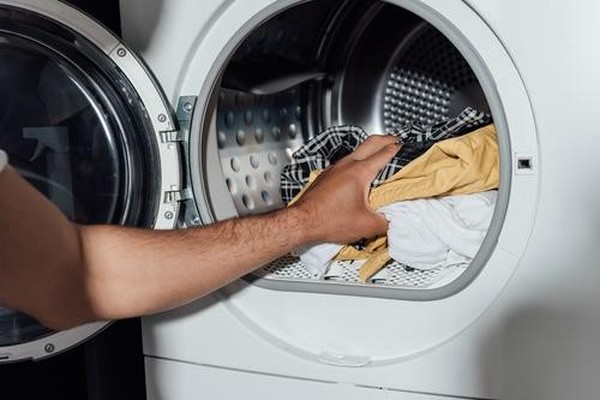 『裏返しの服を洗濯機に入れちゃう』のは実は効果的だった！？意外なメリットとは（オリーブオイルをひとまわしニュース）