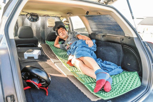 ほぼ100均で簡単diy車中泊カスタム お風呂で使うアレが車載 車中泊にピッタリ Bicycle Club