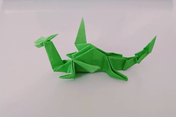 折り紙1枚でかっこいい ドラゴン を作ろう 簡単な折り方 Chiik チーク