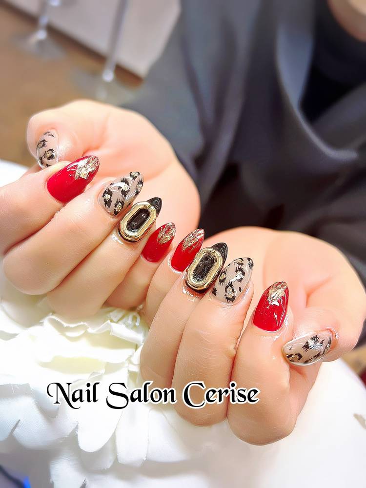 Nail Salon Cerise vẽ hoa hồng là địa chỉ đáng tin cậy cho những ai yêu thích nail art tinh tế và chất lượng. Với đội ngũ thợ chuyên nghiệp và tay nghề đỉnh cao, bạn sẽ được trải nghiệm những bộ nail art hoa hồng tươi mới, độc đáo và đẹp mê hồn.