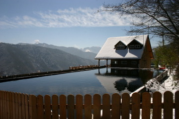 雪山登山口服務站 Line旅遊