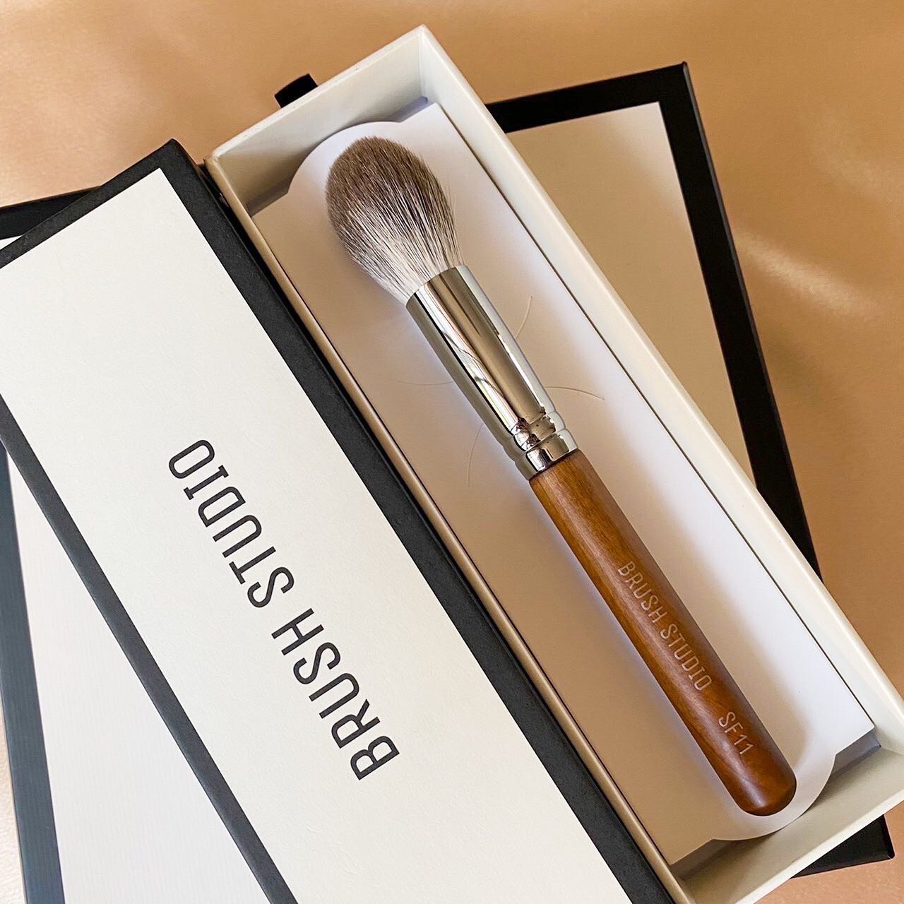 BRUSH STUDIO SF11 Silver Fox Cheek Brush