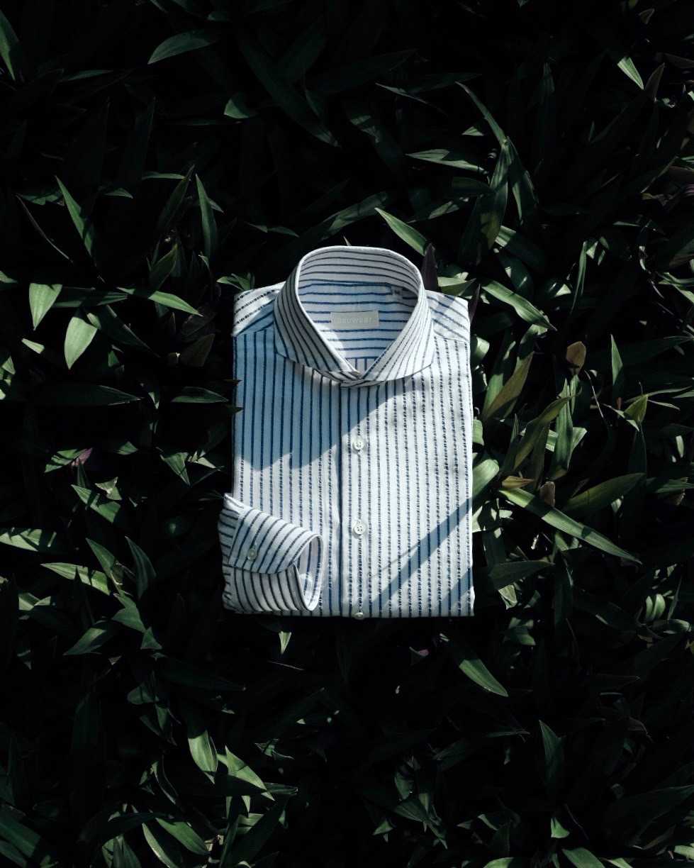 white-navy striped seersucker cotton cutaway collar long sleeve shirt
