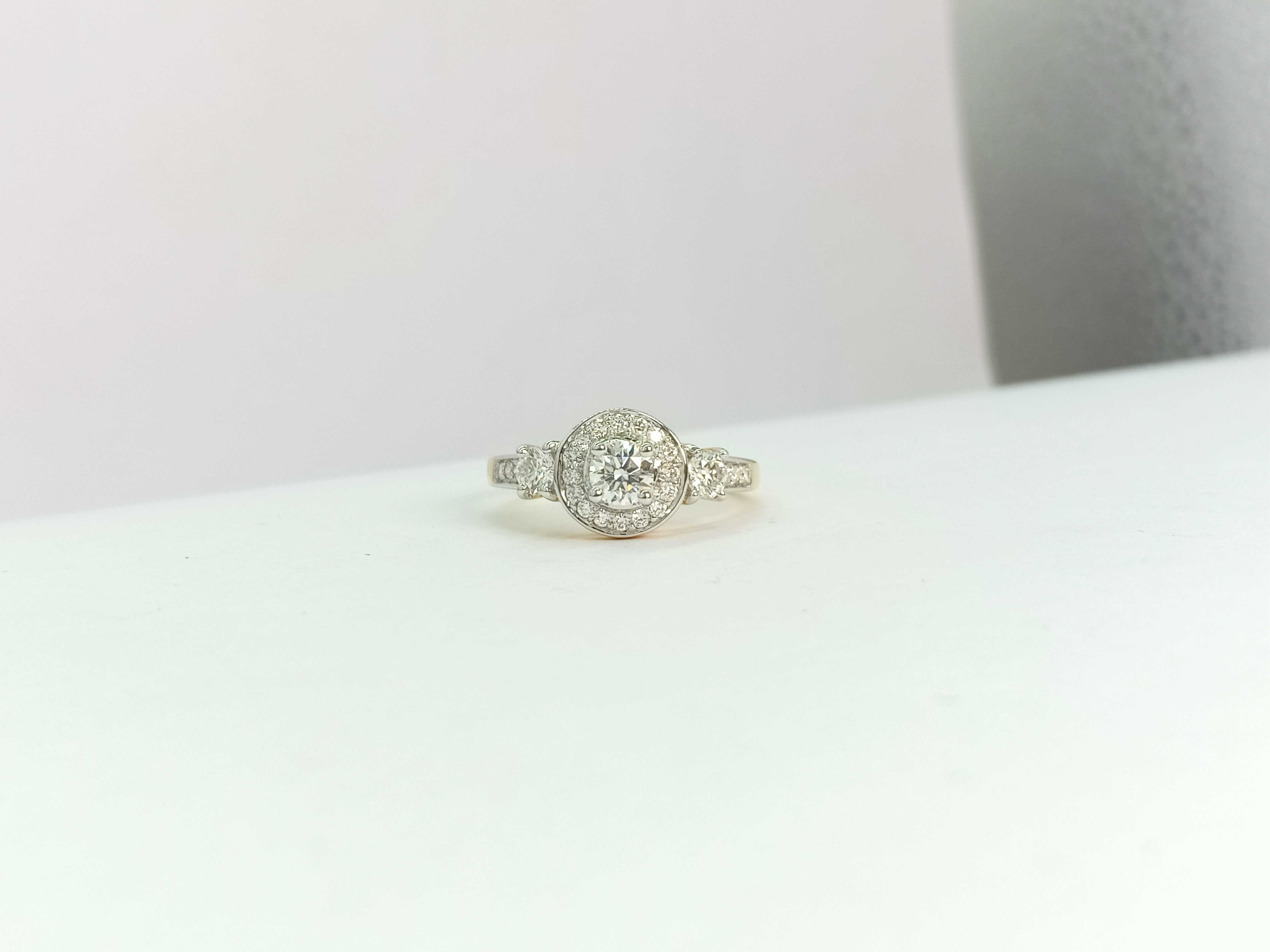 แหวนเพชรชูล้อมเพชร  (Halo Diamond Rings)